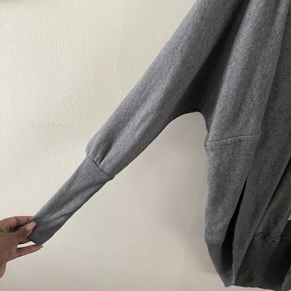 Aritzia Wilfred Diderot Cardigan Sweater XS Gray Cocoon Minimalist Layering - Picture 3 of 8